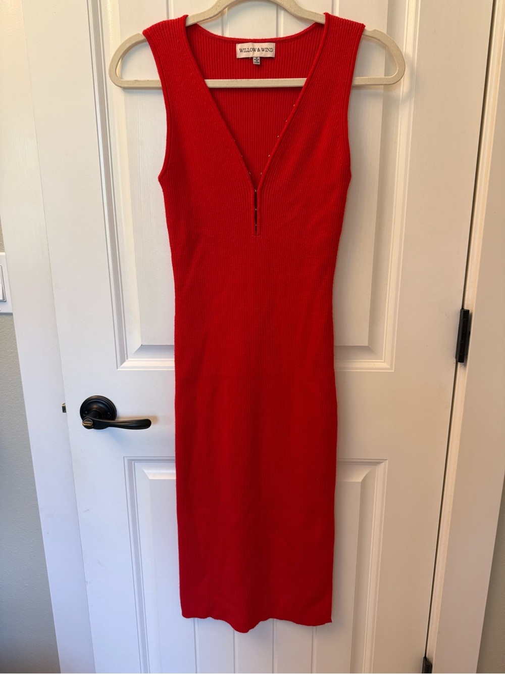Willow & Wynn Scarlet Ribbed V-Neck Midi Dress